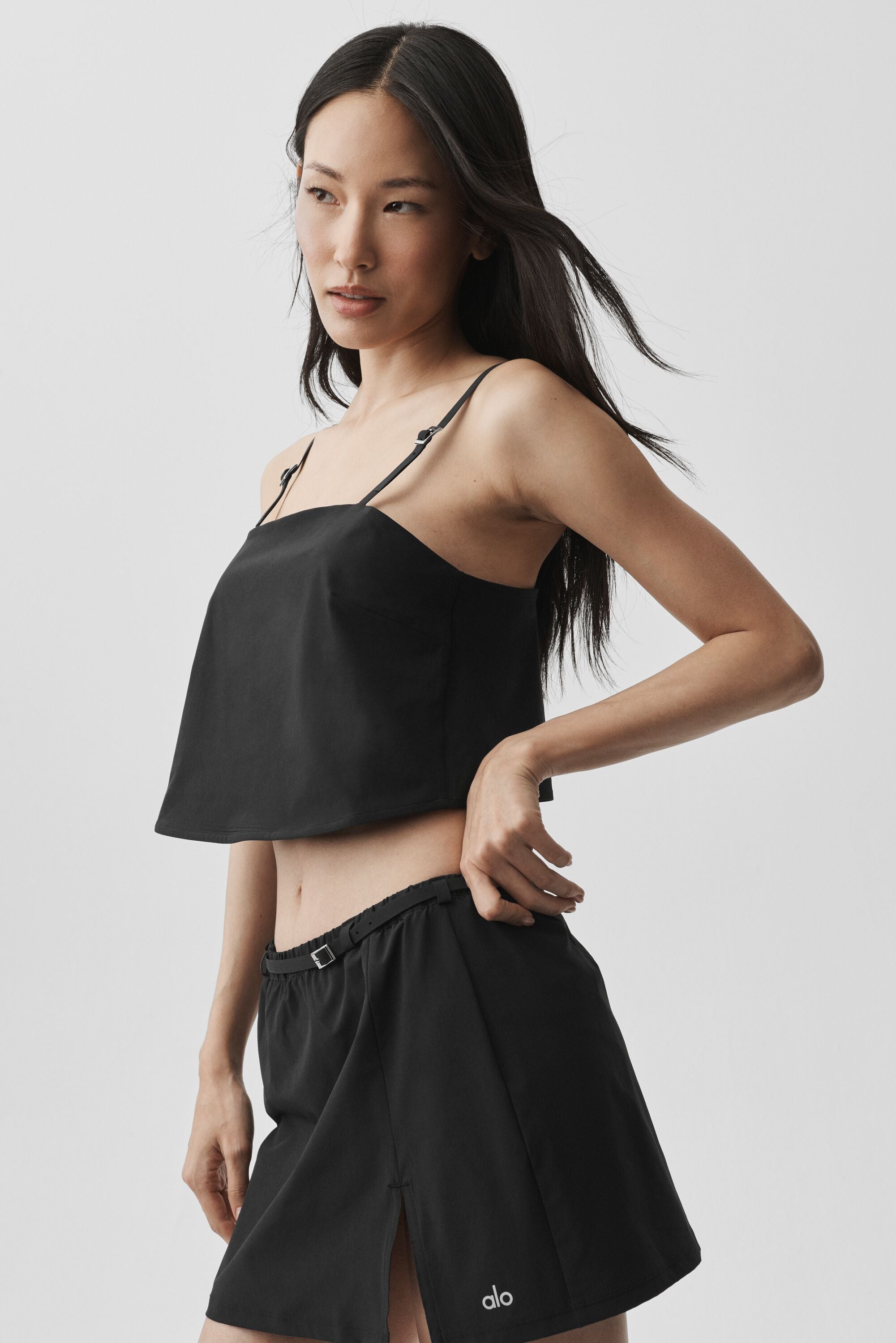 Women's Cropped Yoga Tank Top - Stretchy Sleeveless Crop Top for Workout in Black